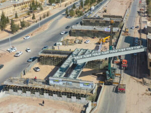 آغاز عملیات اجرایی نصب تیرهای فلزی تقاطع غیر همسطح شهید حاج یونس زنگی آبادی (شرف آباد)