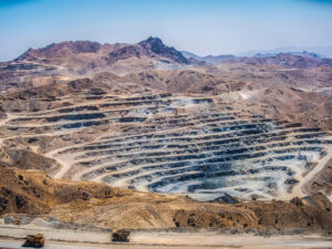گروه جهاد نصر کرمان بعنوان پیمانکار عملیات استخراج و باطله‌برداری بخش غربی معادن سنگ آهن سنگان در استان خراسان رضوی، از طریق مناقصه انتخاب شد