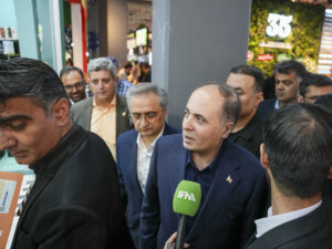 حضور وزیر محترم جهاد کشاورزی و هیئت همراه در غرفه بهارهونی و جهادنصر کرمان در بزرگترین رویداد نمایشگاهی صنایع غذایی ایران – آگروفود ۲۰۲۶